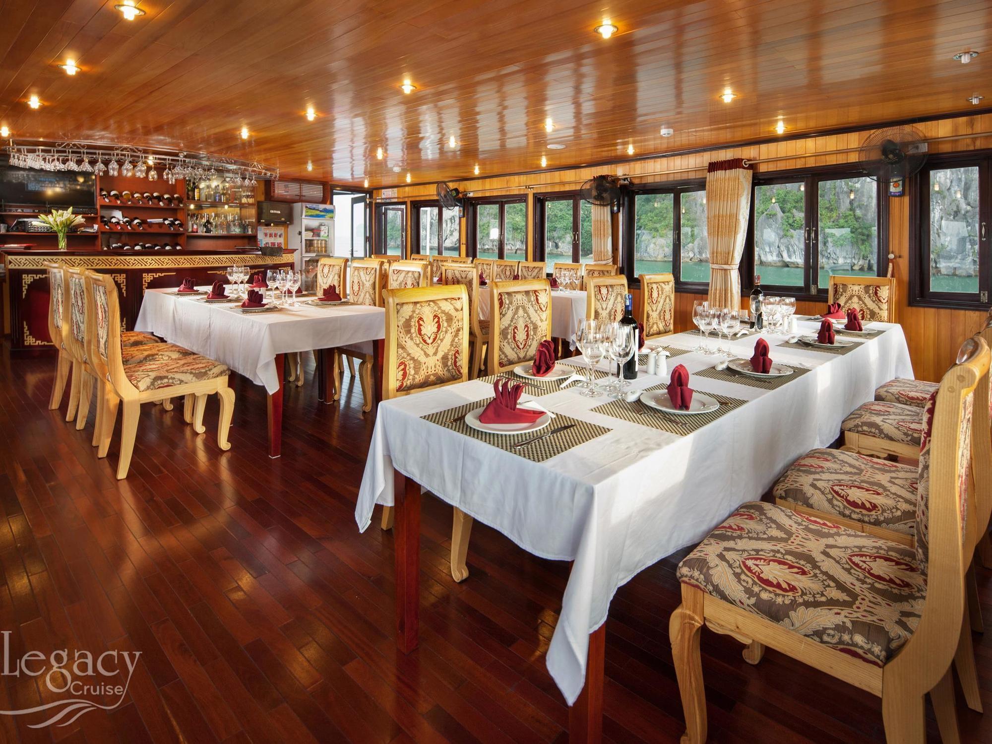 Halong Legacy Cruise Hotel Ха Лонг Екстериор снимка