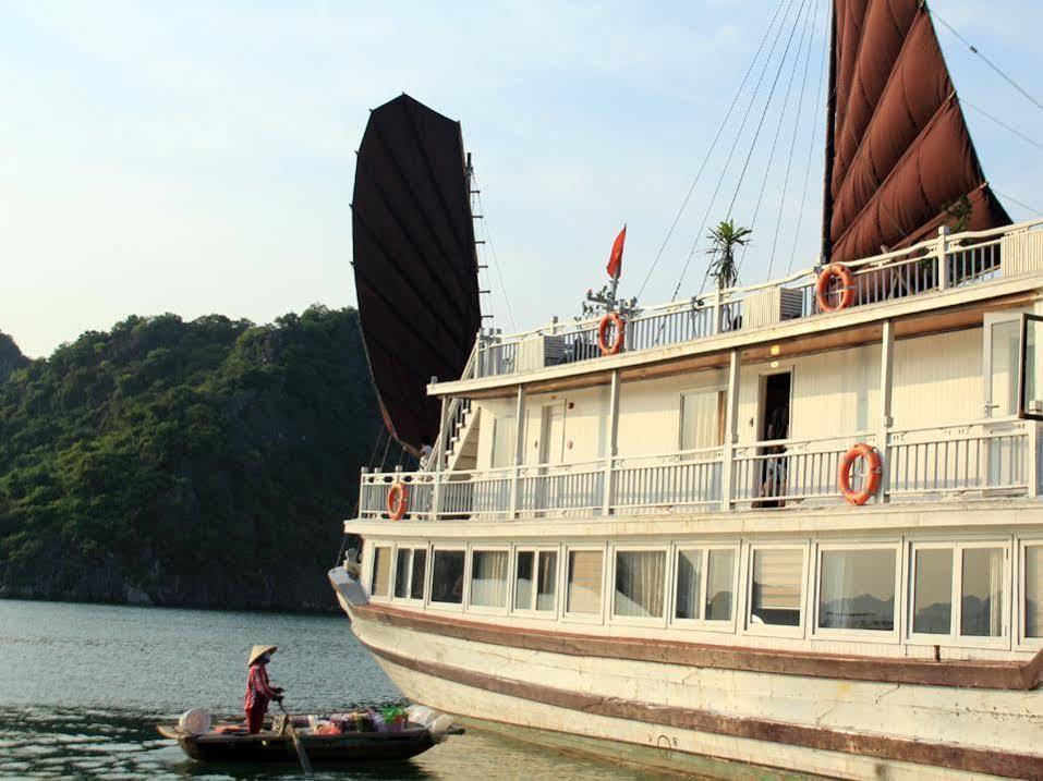 Halong Legacy Cruise Hotel Ха Лонг Екстериор снимка