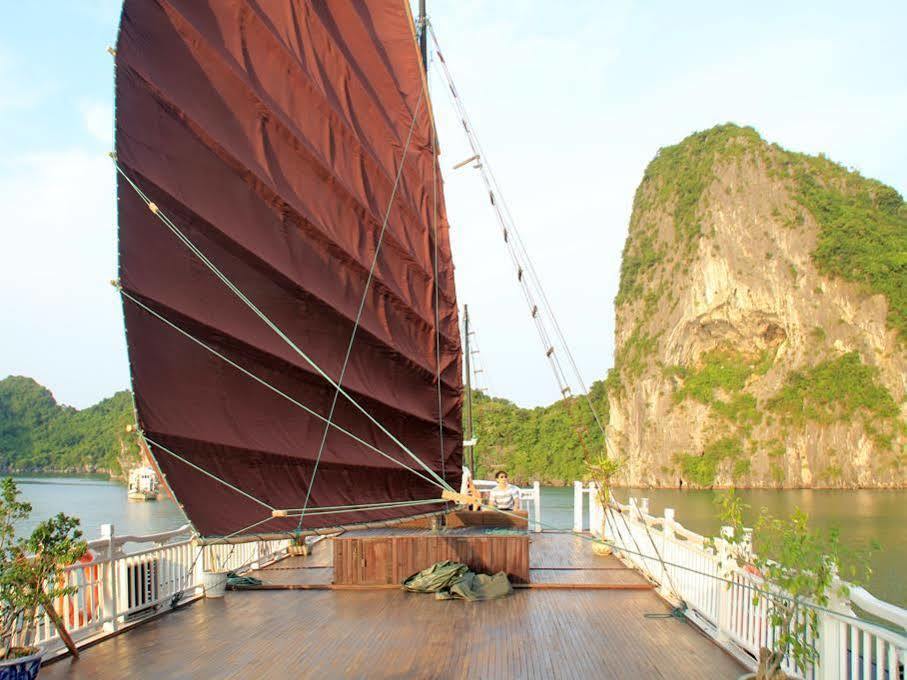 Halong Legacy Cruise Hotel Ха Лонг Екстериор снимка