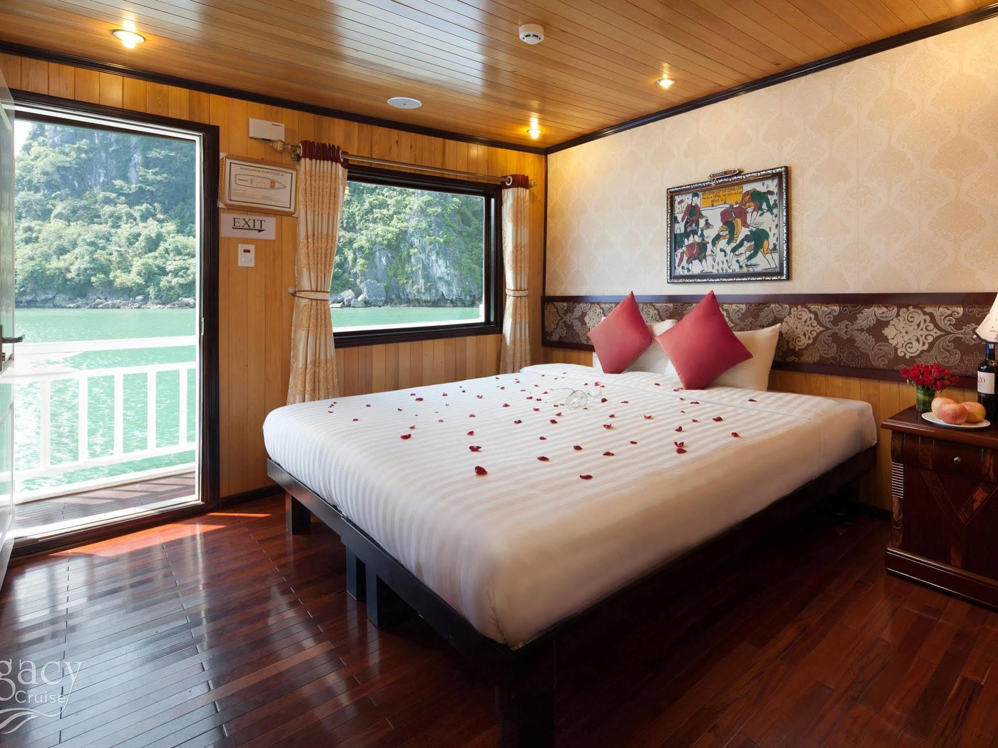 Halong Legacy Cruise Hotel Ха Лонг Екстериор снимка