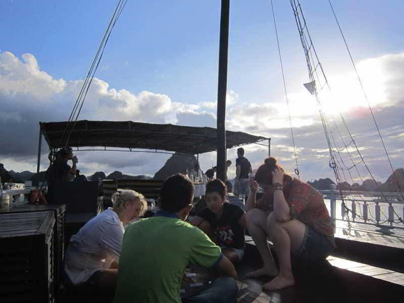 Halong Legacy Cruise Hotel Ха Лонг Екстериор снимка